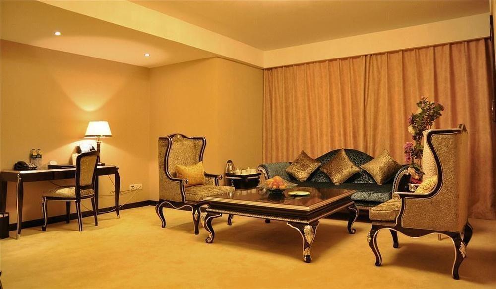 Luoyang Grand Hotel Екстериор снимка